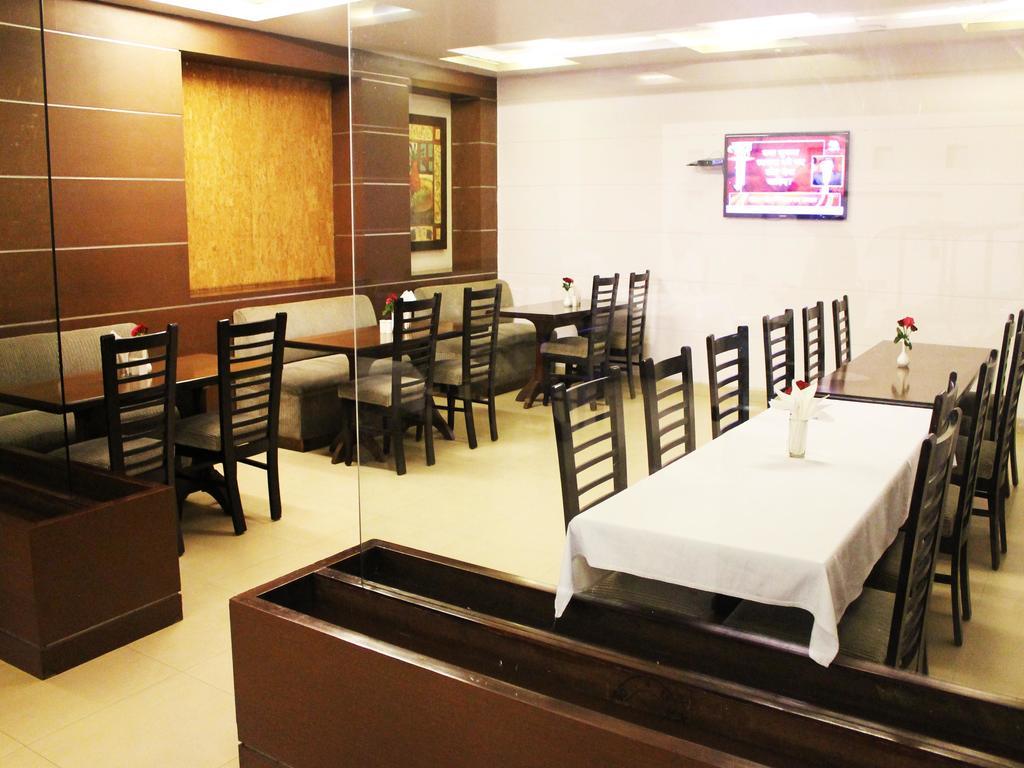 Oyo Premium Kaushambi Hotel Indirapuram Exterior photo
