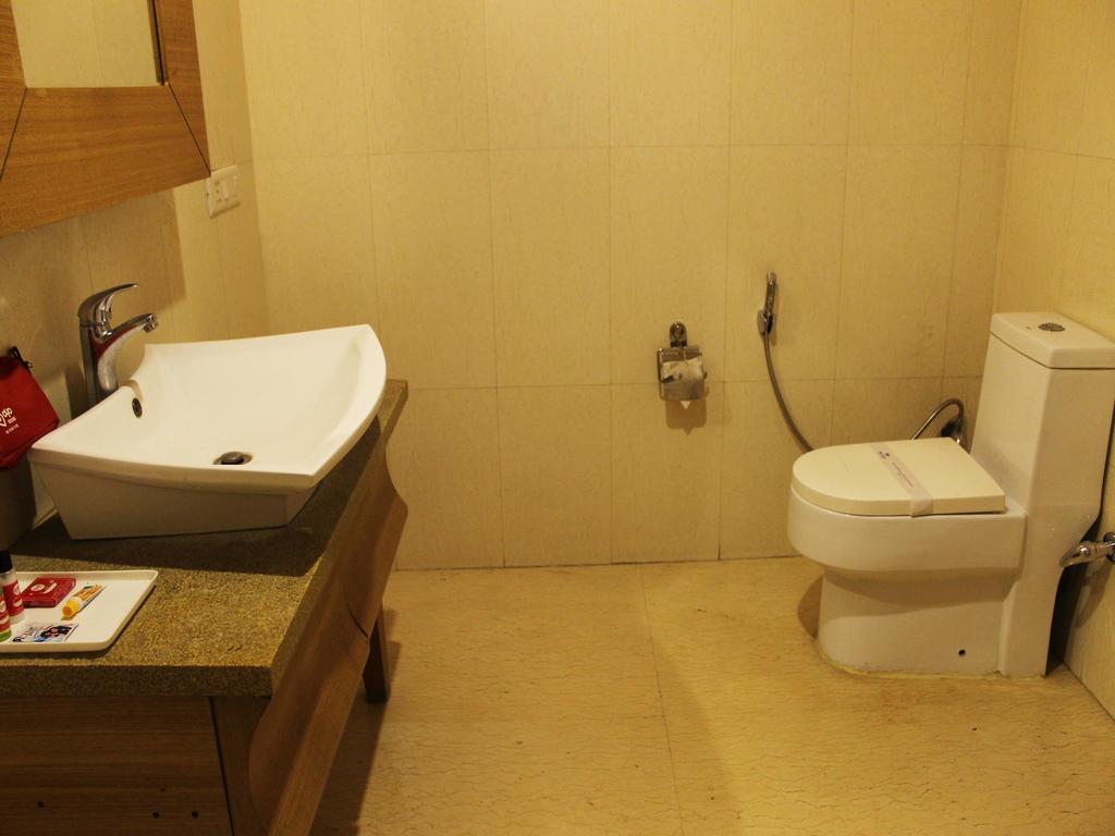 Oyo Premium Kaushambi Hotel Indirapuram Exterior photo