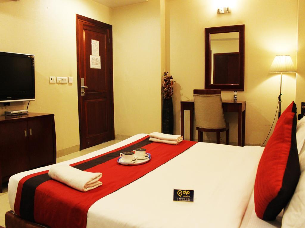 Oyo Premium Kaushambi Hotel Indirapuram Exterior photo